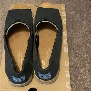 TOMS shoes SZ 8